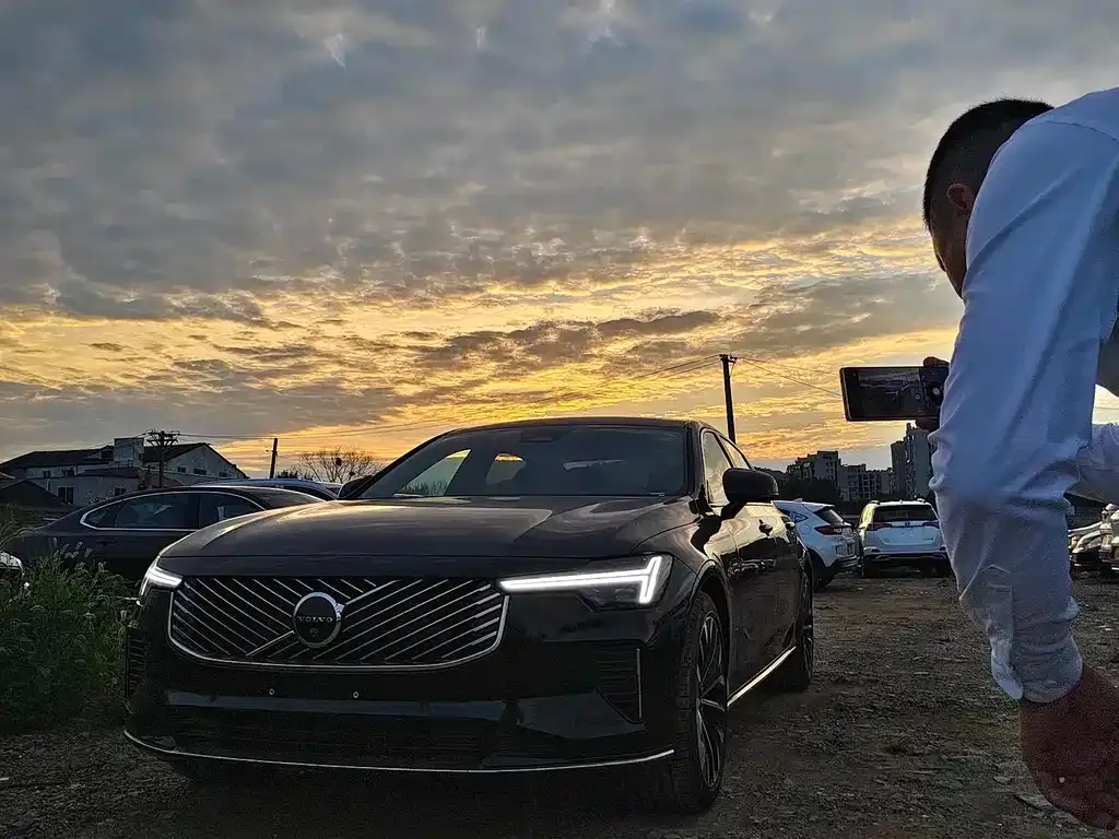 Volvo S90 2025 из CN, фото 1