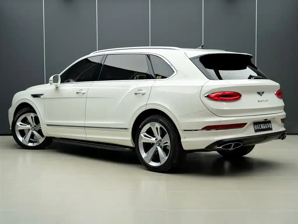 Bentley Bentayga 2024 из CN, фото 4