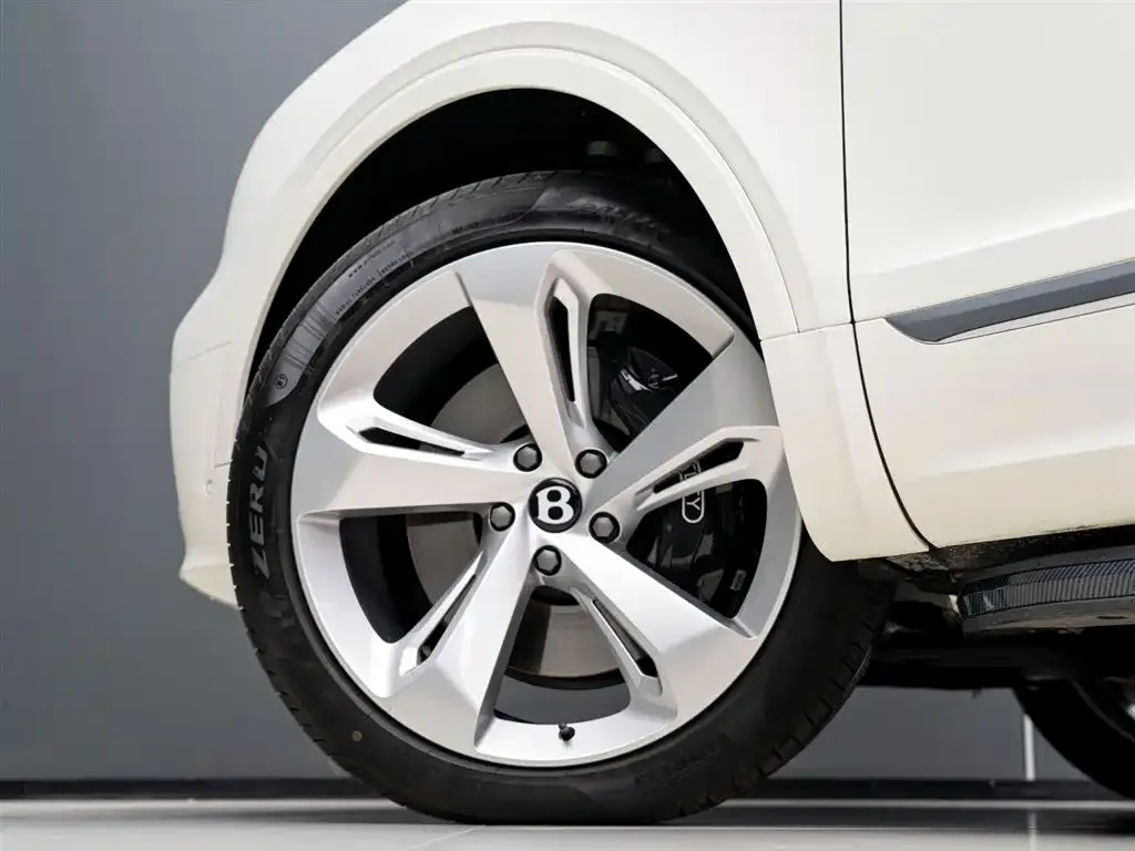 Bentley Bentayga 2024 из CN, фото 5