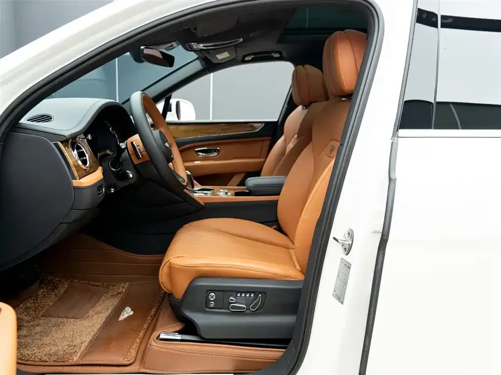 Bentley Bentayga 2024 из CN, фото 8