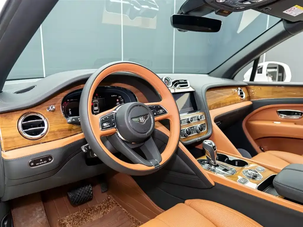 Bentley Bentayga 2024 из CN, фото 9