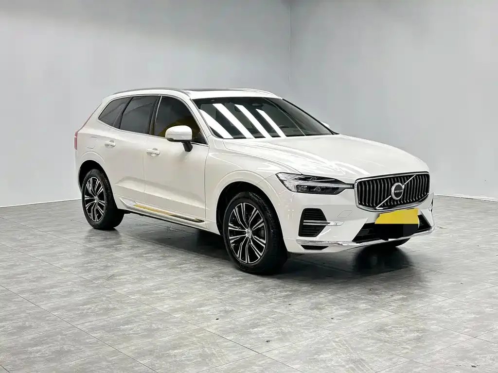 Volvo XC60 — фото 1