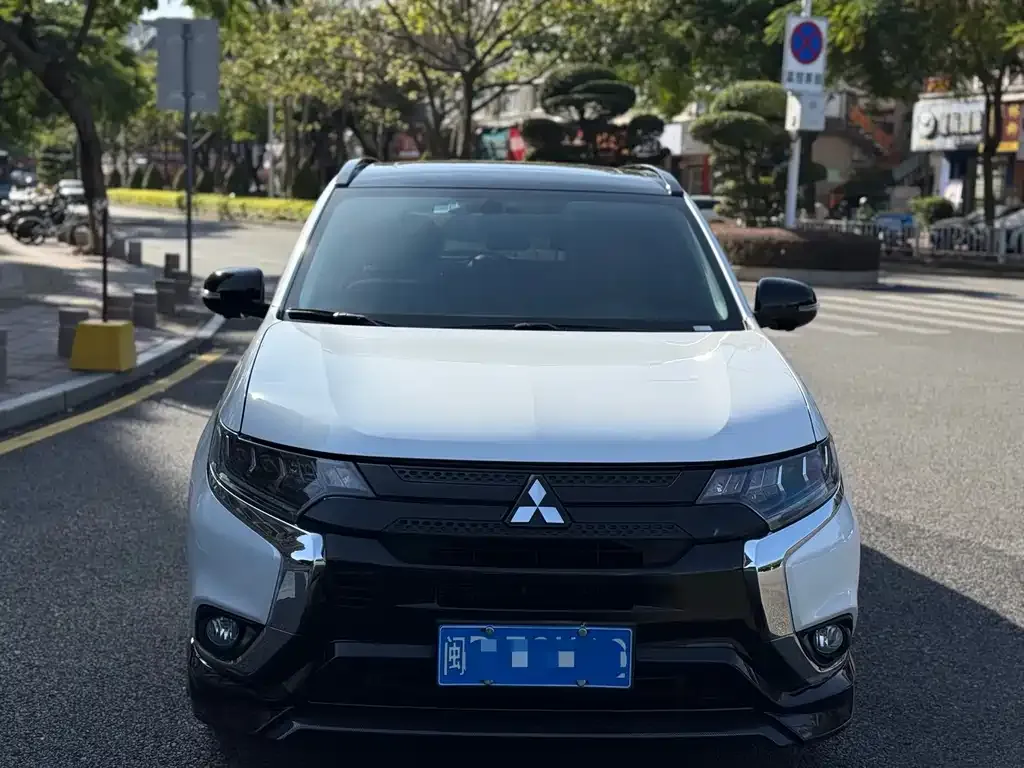 Mitsubishi Outlander — фото 2