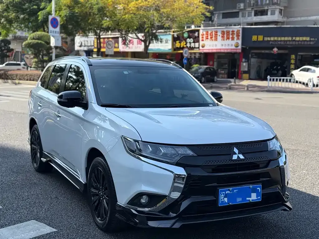 Mitsubishi Outlander — фото 3