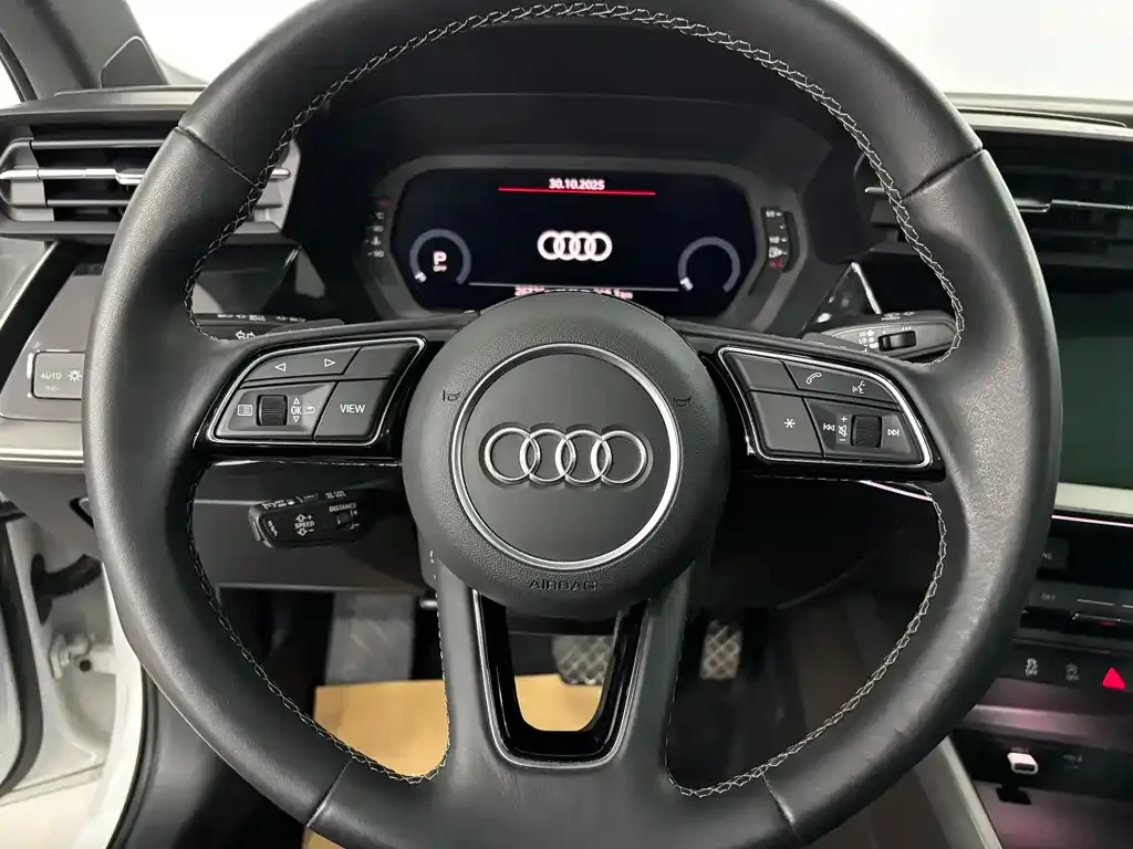 Audi A3 2023 из CN, фото 2