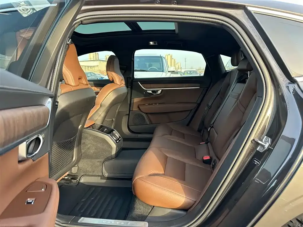 Volvo S90 — фото 9