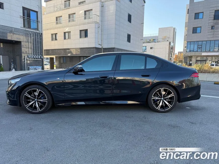 BMW 5-Series 2024 из KR, фото 5