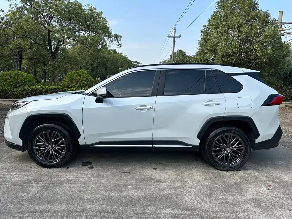 Toyota Wildlander 2023 из CN, фото 6