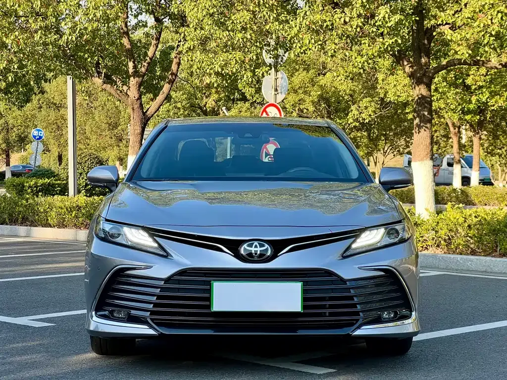 Toyota Camry 2022 из CN, фото 2