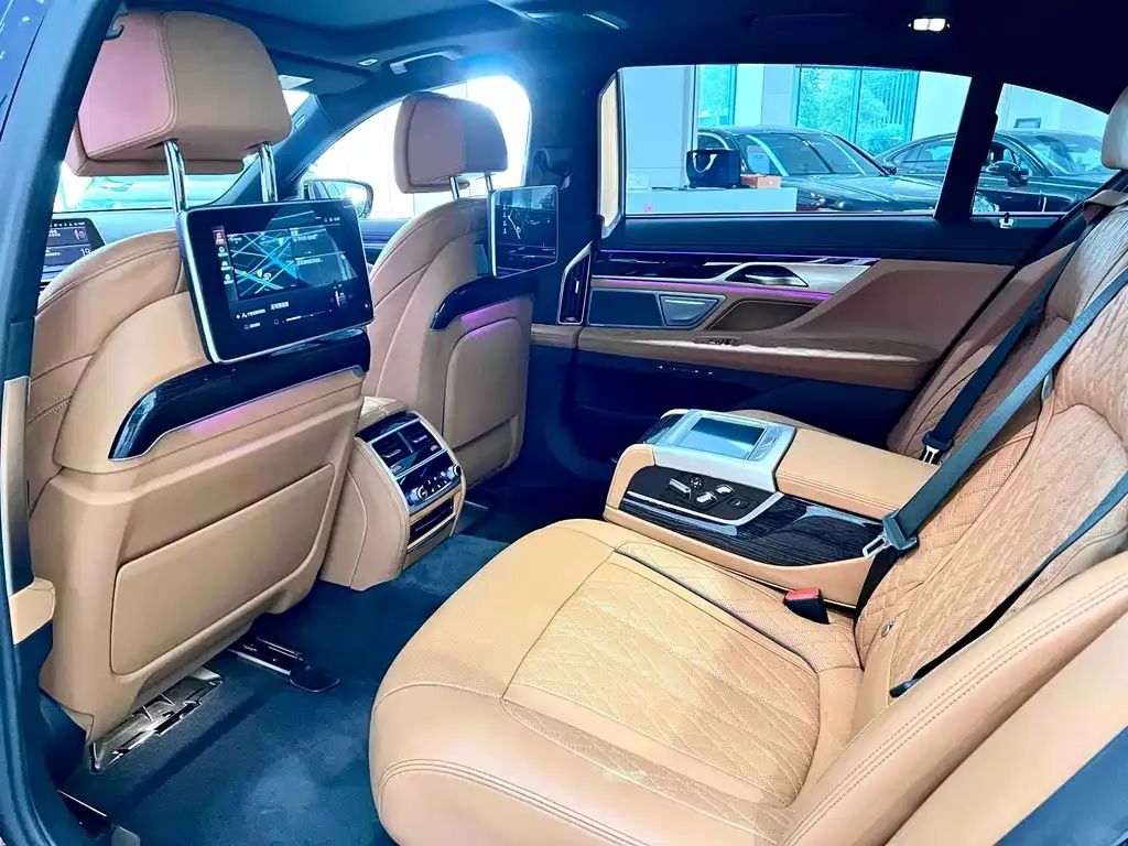 BMW 7 Series 2021 из CN, фото 9