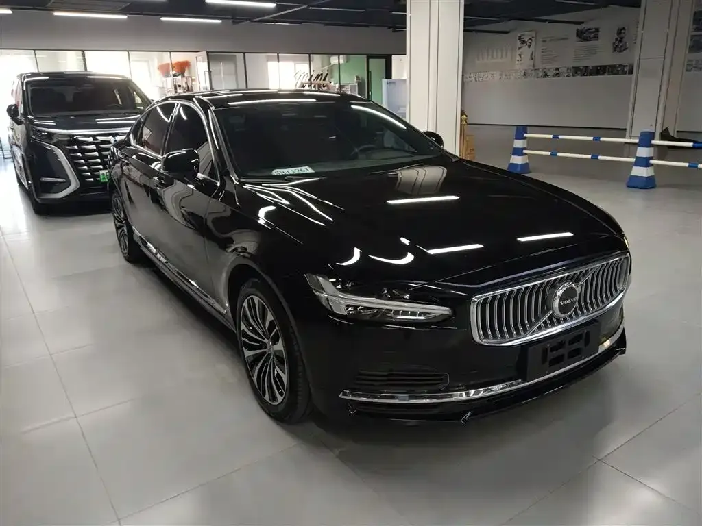 Volvo S90 PHEV 2025 из CN, фото 4