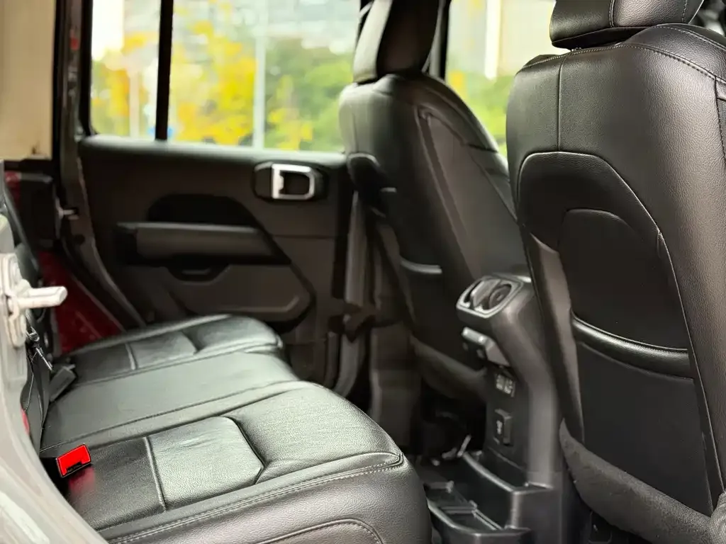 Jeep Wrangler 2023 из CN, фото 10