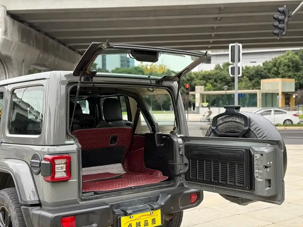 Jeep Wrangler 2023 из CN, фото 9