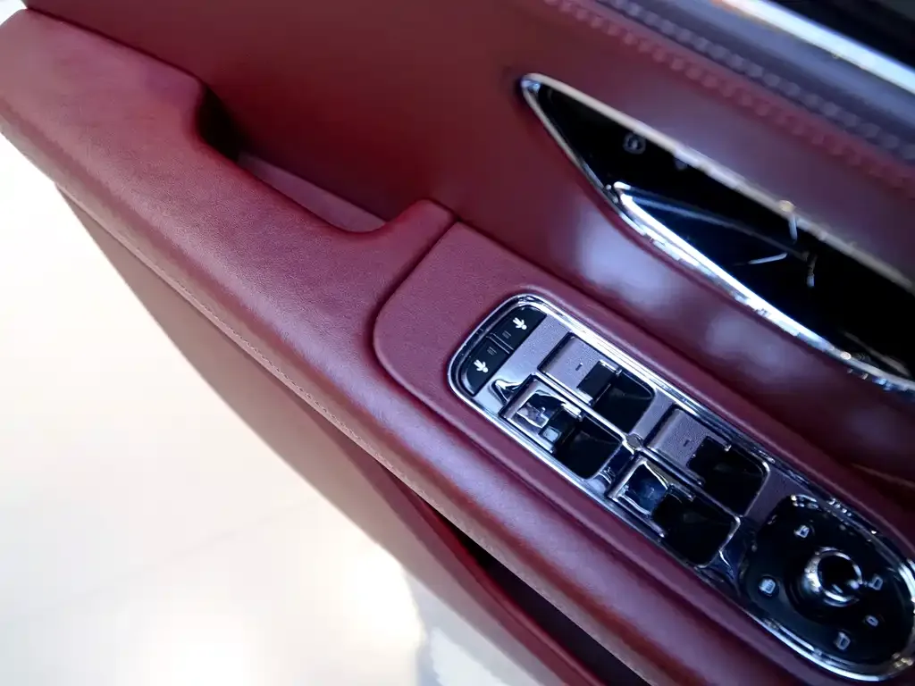 Bentley Flying Spur — фото 10