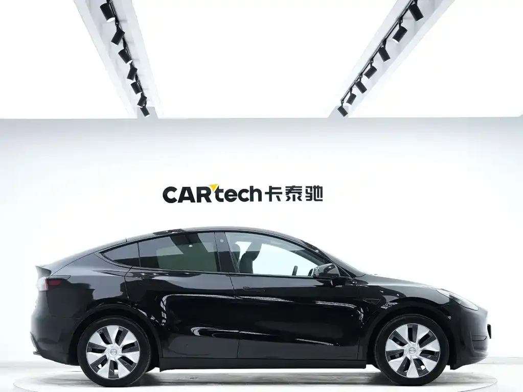 Tesla Model Y 2023 из CN, фото 2