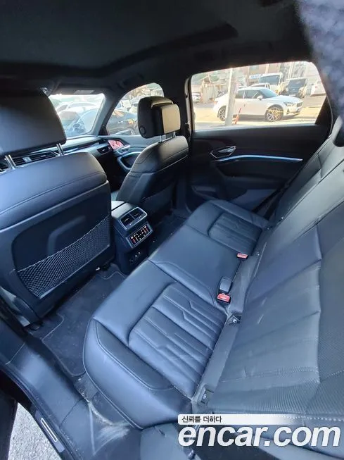 Audi e-tron 2022 из KR, фото 10