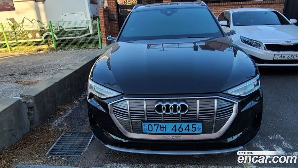Audi e-tron 2022 из KR, фото 2