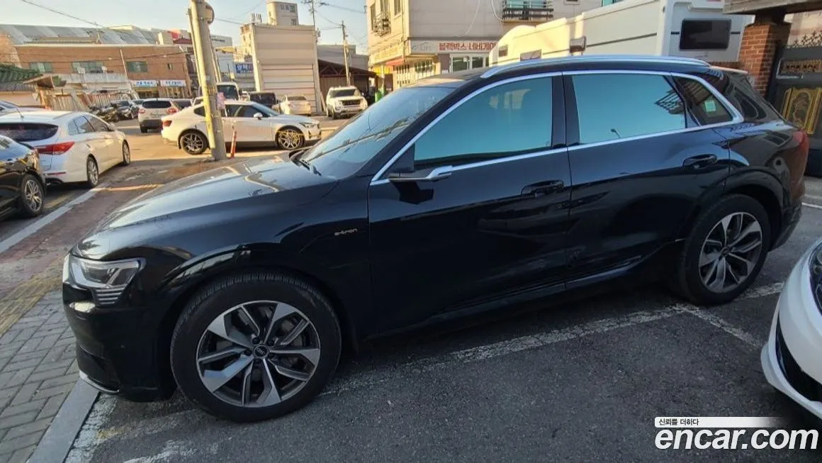Audi e-tron 2022 из KR, фото 3