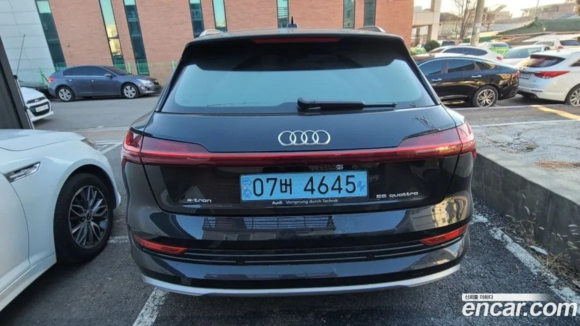 Audi e-tron 2022 из KR, фото 5
