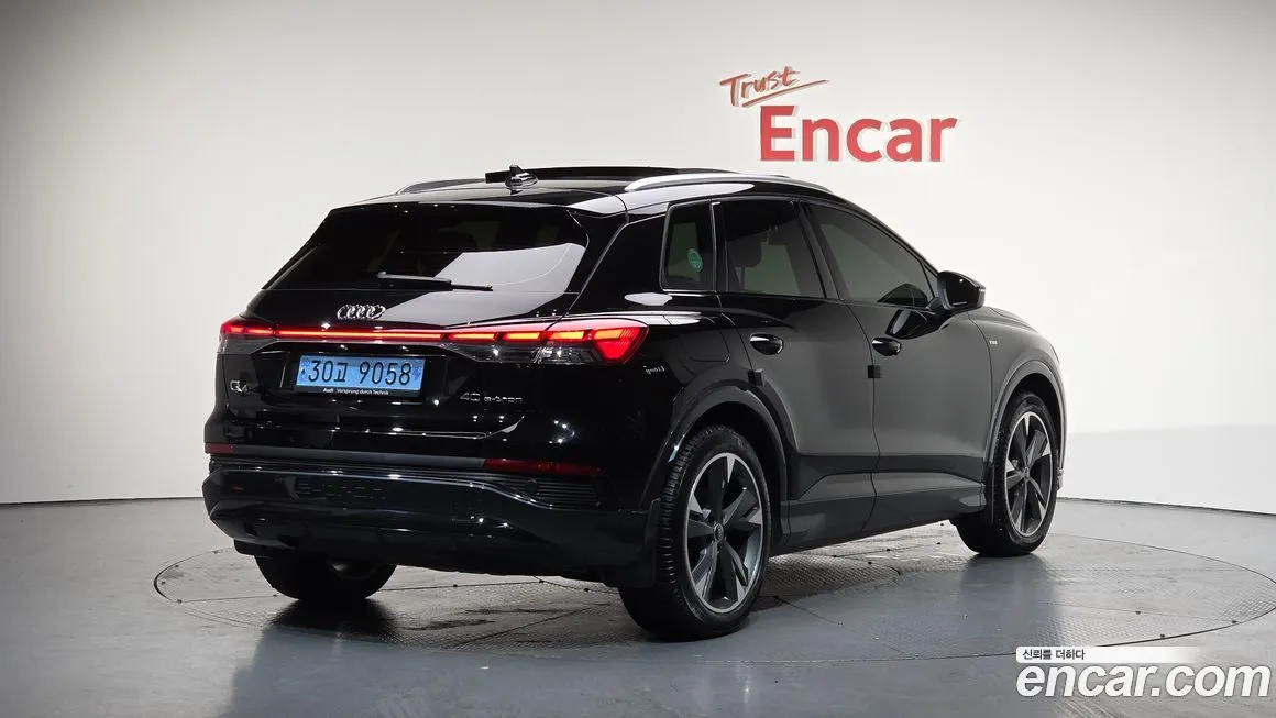 Audi Q4 e-tron — фото 2
