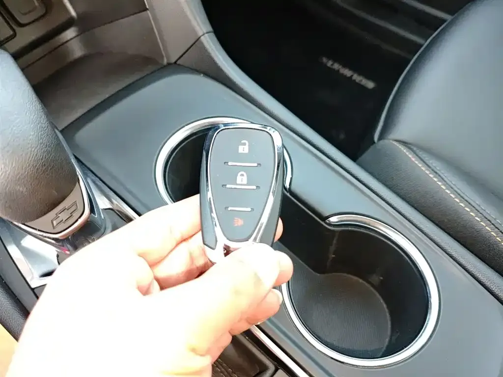 Chevrolet Equinox 2022 из CN, фото 9