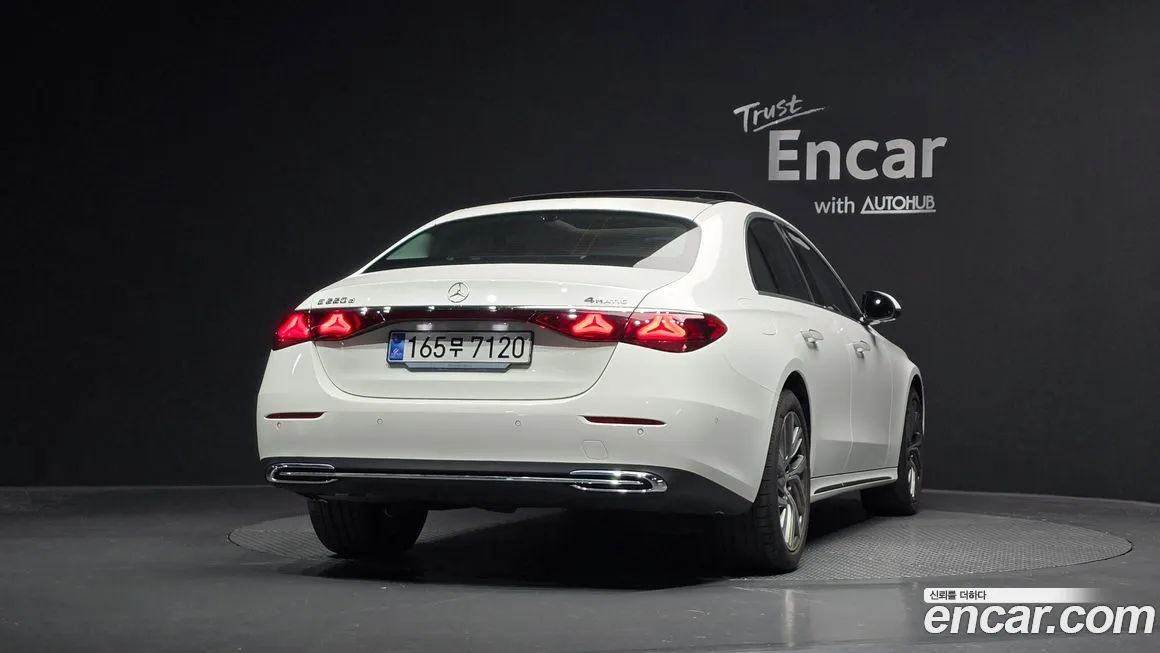 Mercedes-Benz E-Class — фото 4