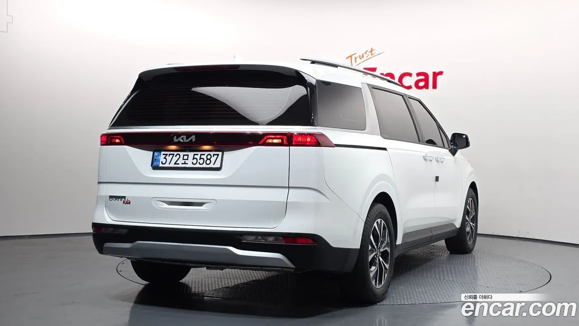Kia Carnival — фото 2