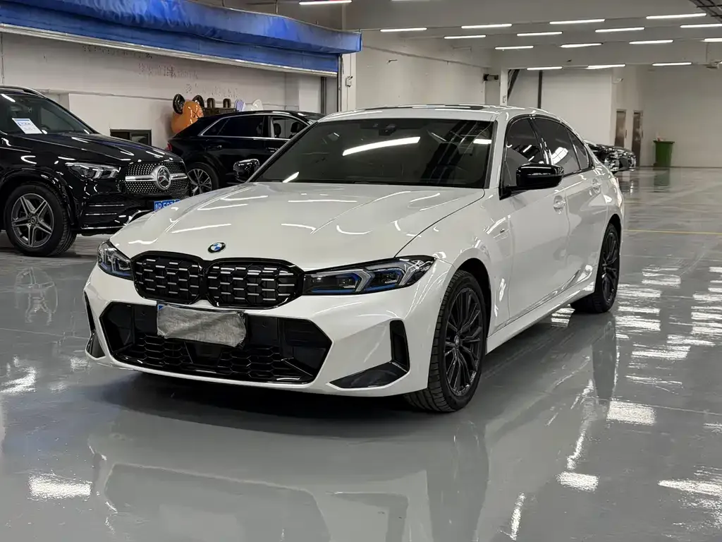 BMW 3 Series 2023 из CN, фото 1