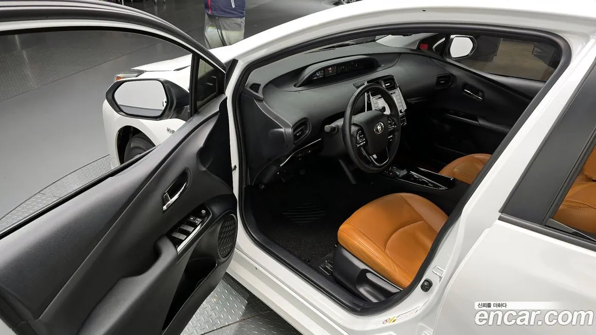 Toyota Prius 2021 из KR, фото 10