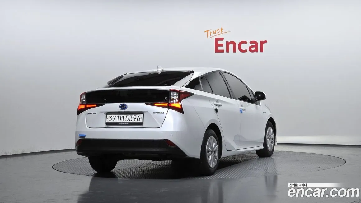 Toyota Prius 2021 из KR, фото 2