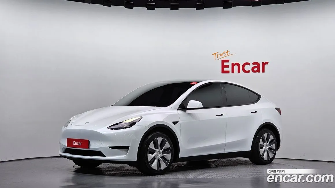 Tesla Model Y — фото 1