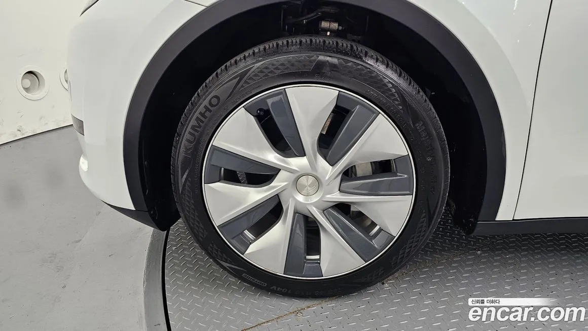 Tesla Model Y — фото 5