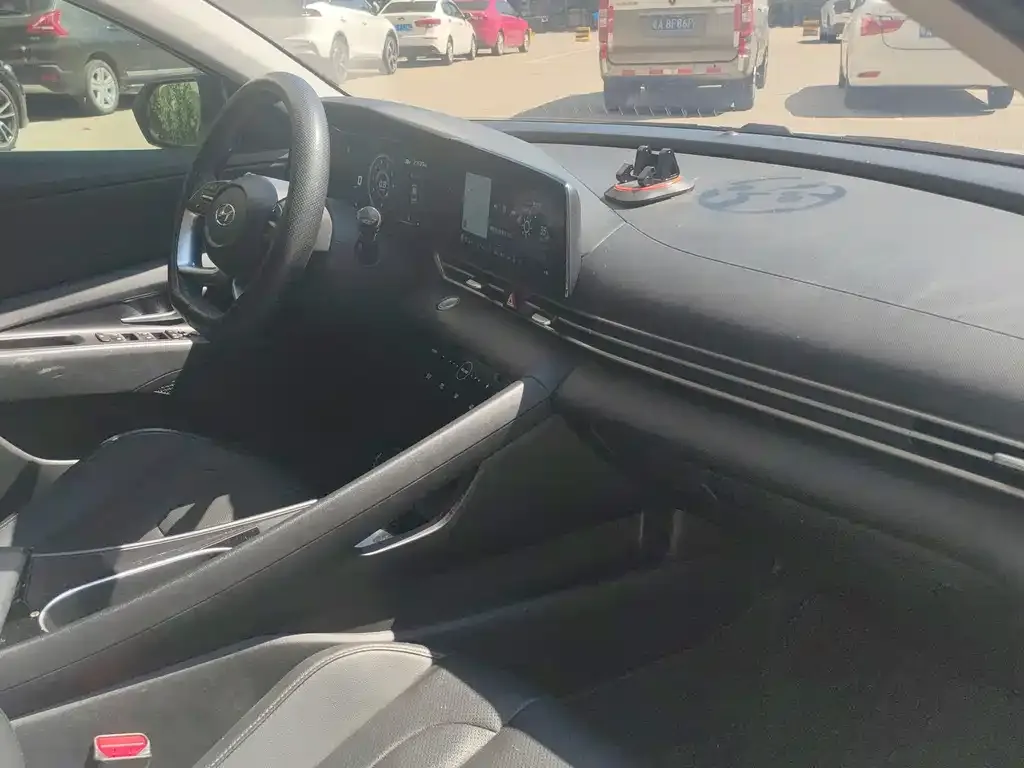 Hyundai Elantra 2023 из CN, фото 10