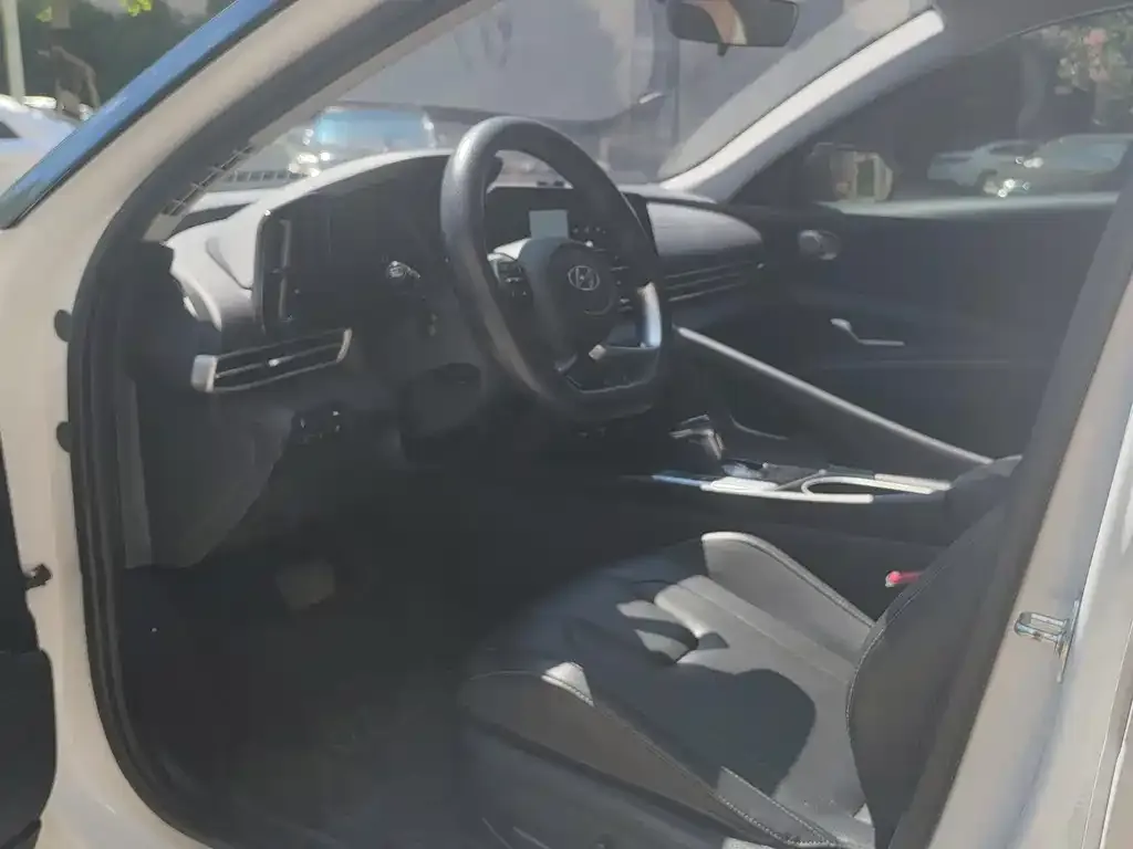 Hyundai Elantra 2023 из CN, фото 4