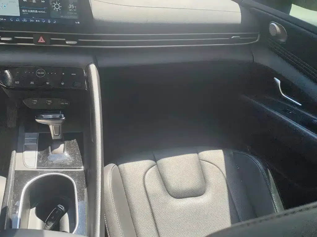 Hyundai Elantra 2023 из CN, фото 8