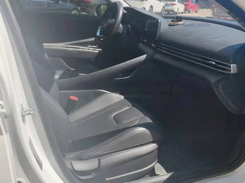 Hyundai Elantra 2023 из CN, фото 9