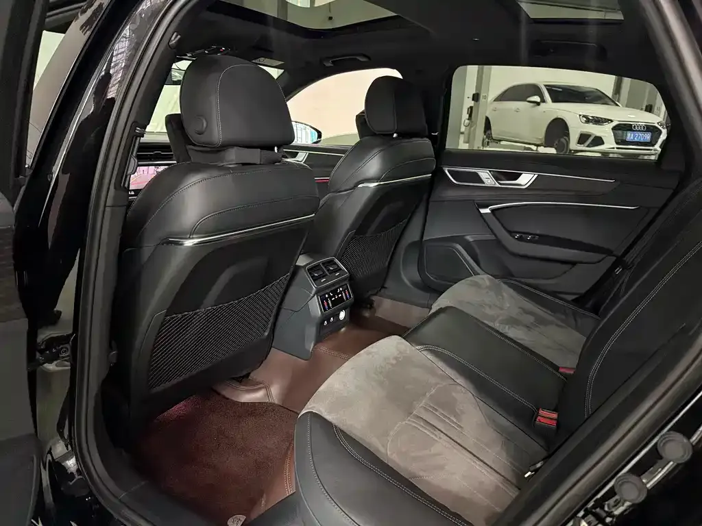 Audi A6L 2023 из CN, фото 8