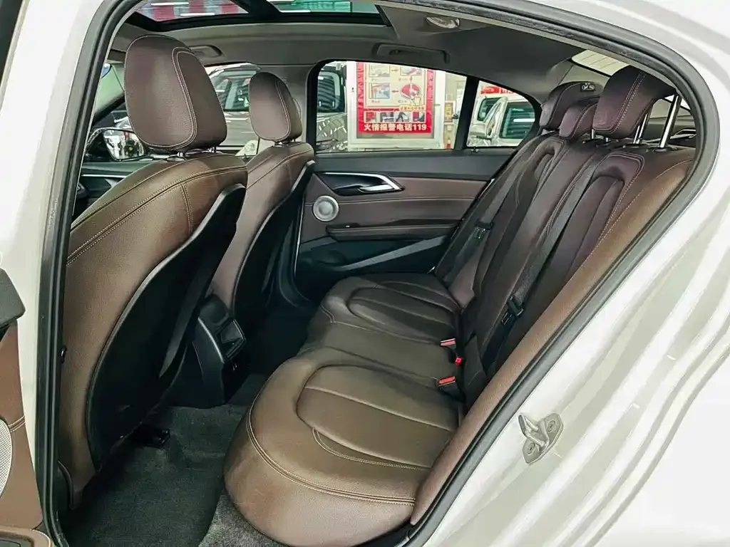 BMW 1 Series 2022 из CN, фото 9