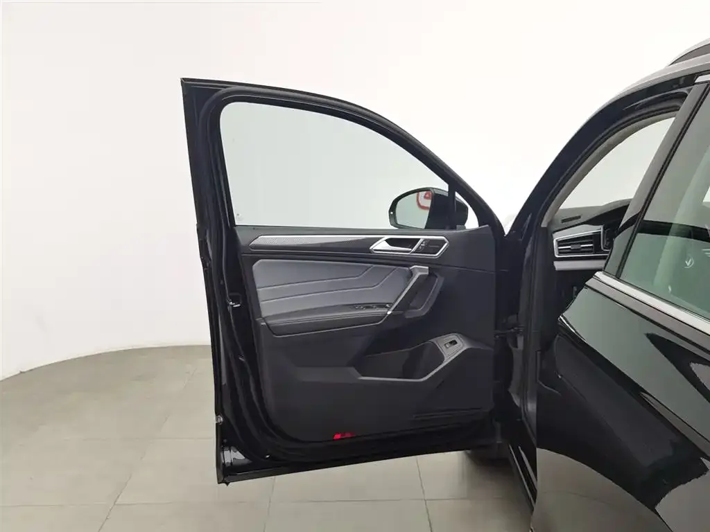 Volkswagen Tiguan L 2022 из CN, фото 8