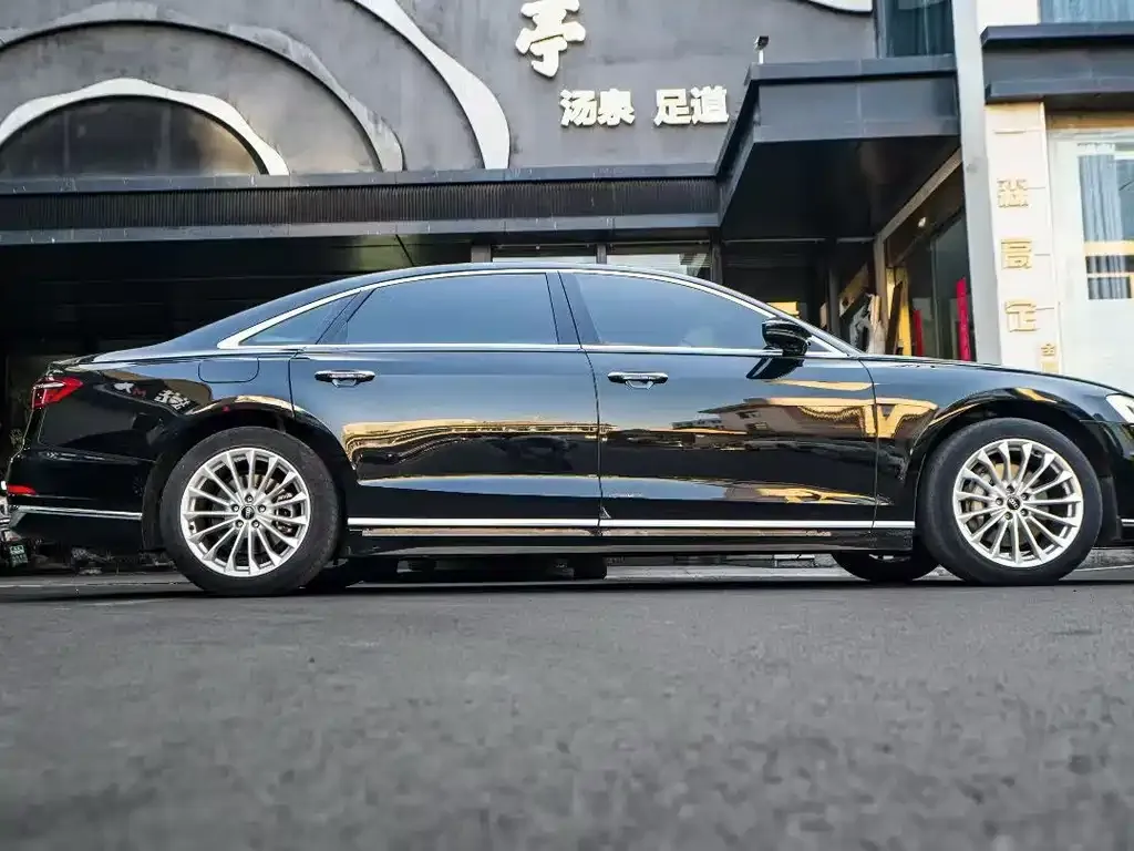 Audi A8 2022 из CN, фото 3