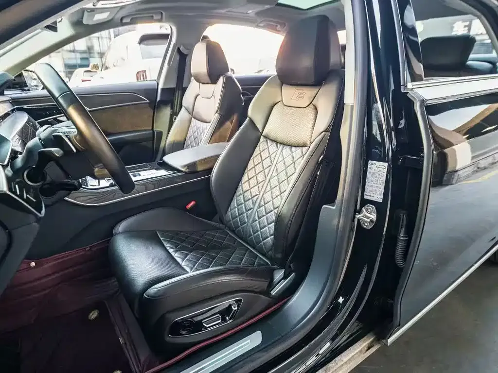 Audi A8 2022 из CN, фото 6