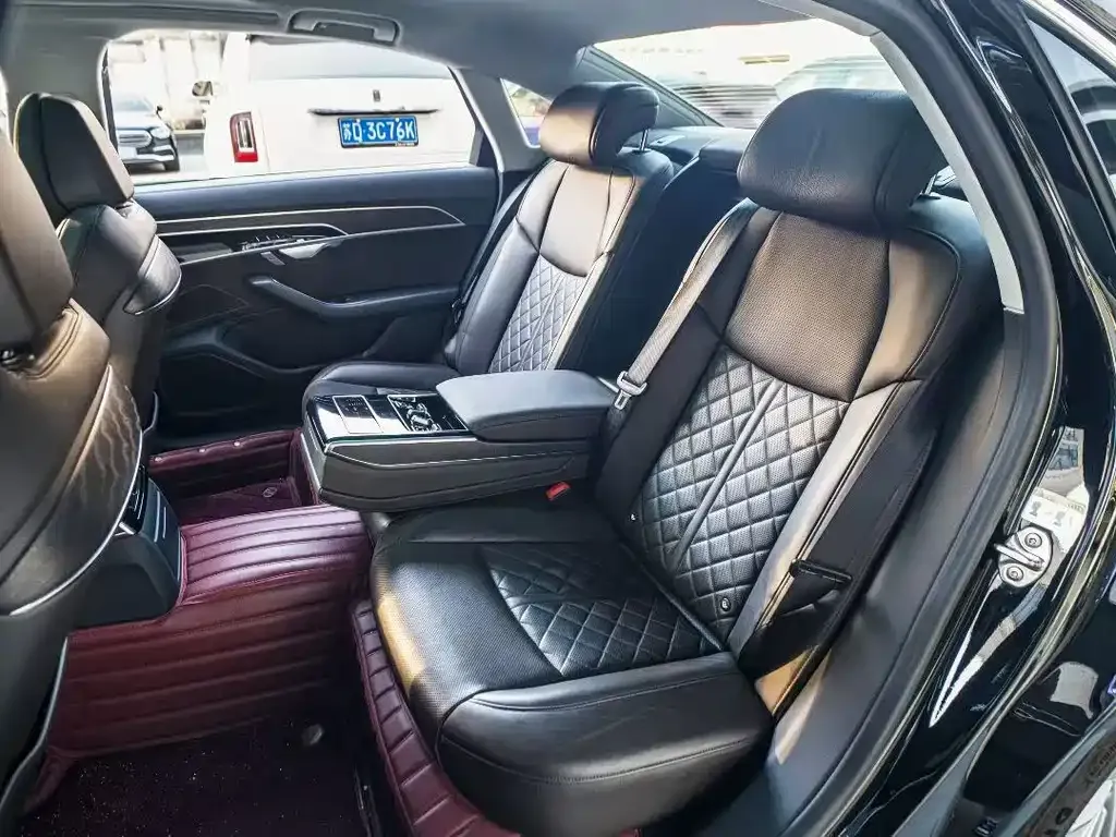 Audi A8 2022 из CN, фото 8