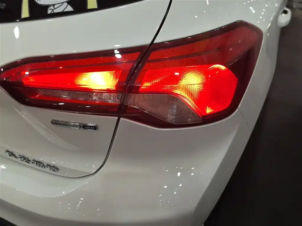 Ford Focus 2022 из CN, фото 8