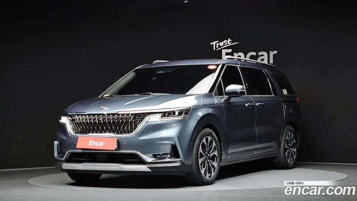 Kia Carnival — фото 1