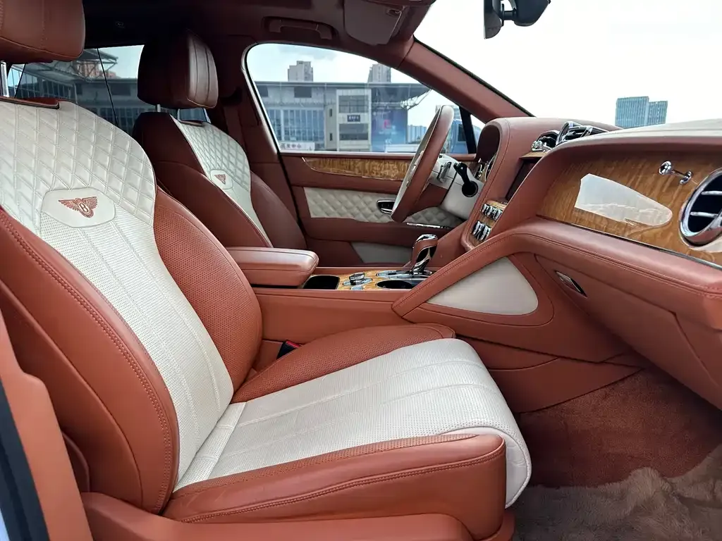 Bentley Bentayga 2021 из CN, фото 10