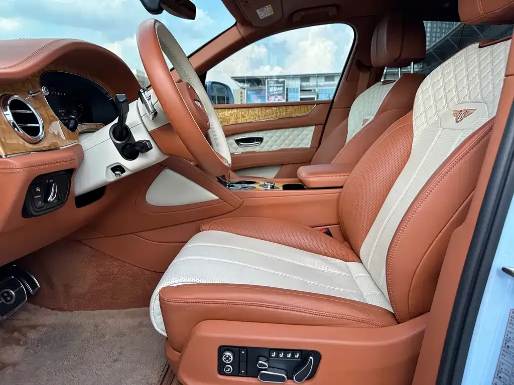 Bentley Bentayga 2021 из CN, фото 7