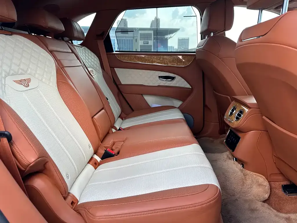 Bentley Bentayga 2021 из CN, фото 9