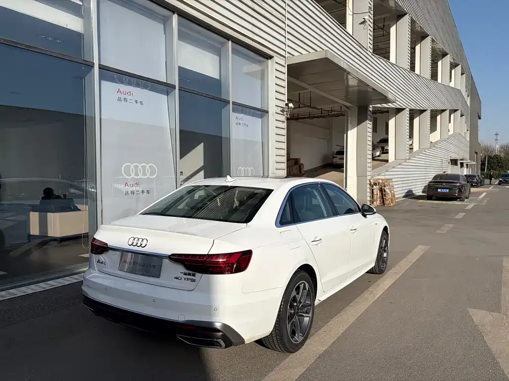 Audi A4L 2023 из CN, фото 10
