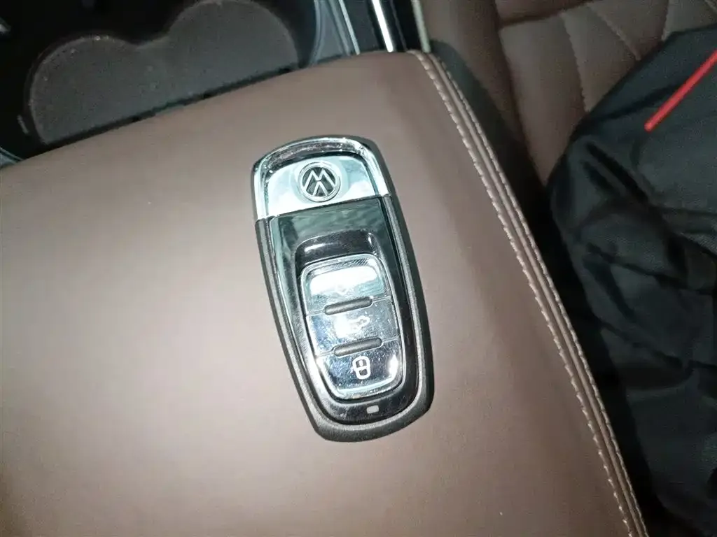 Volkswagen Phideon 2022 из CN, фото 9