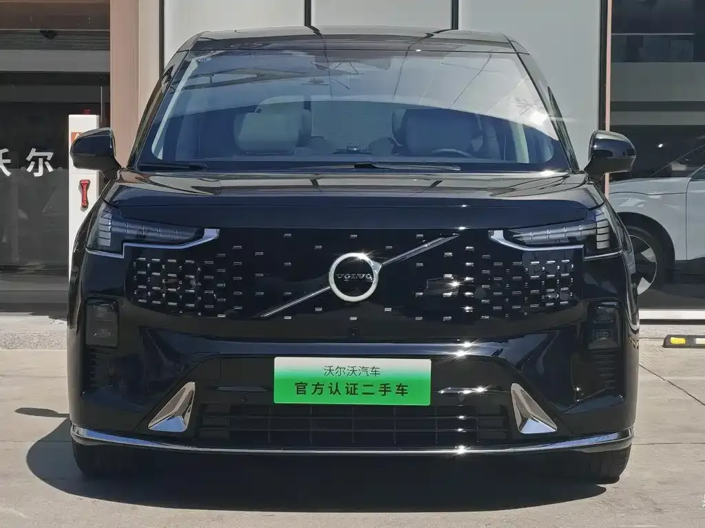 Volvo EM90 2024 из CN, фото 2